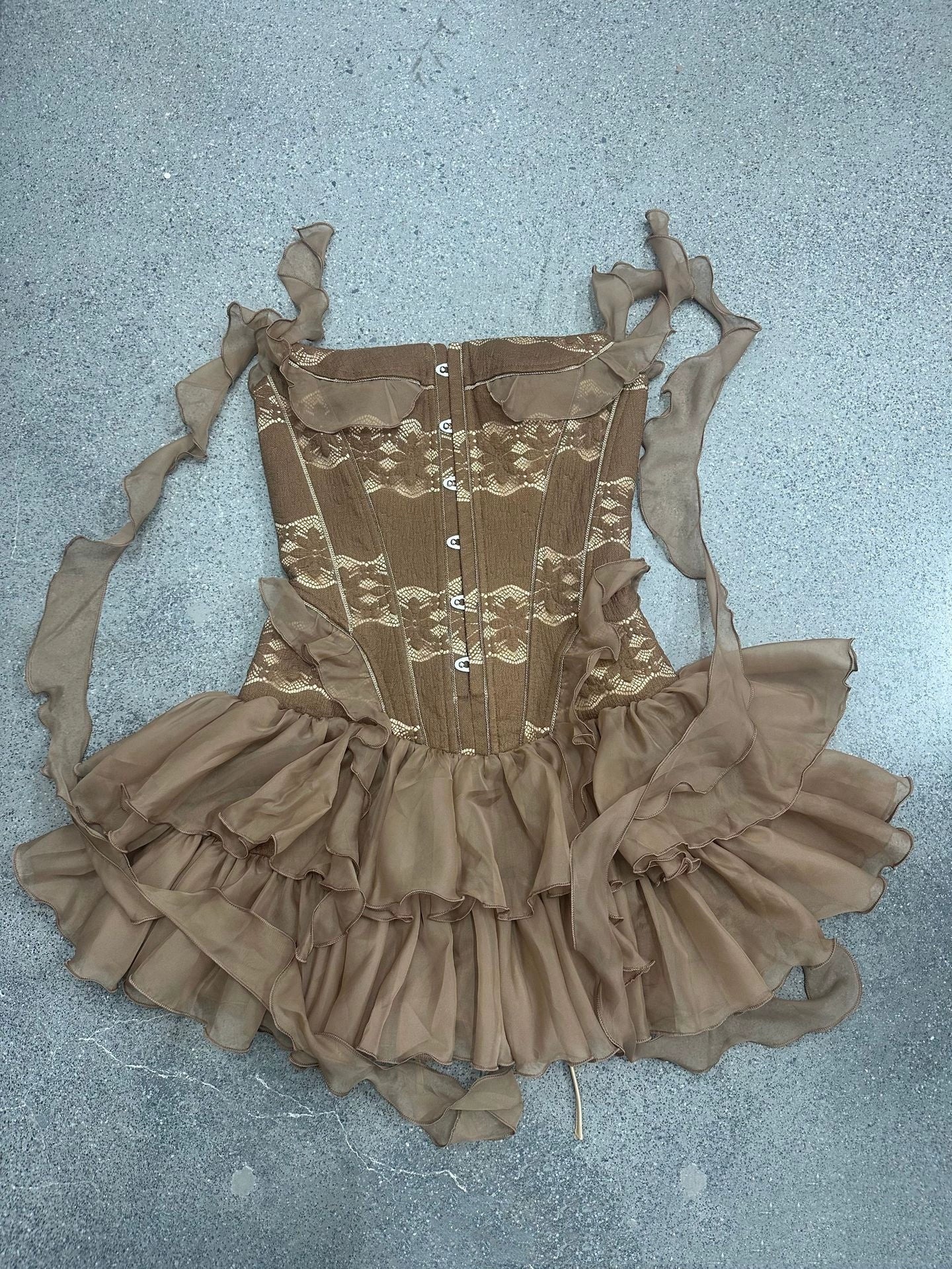 Yu Shuxin n retro Spice Girl style irregular tube top thin dress fishbone waist hip lace skirt