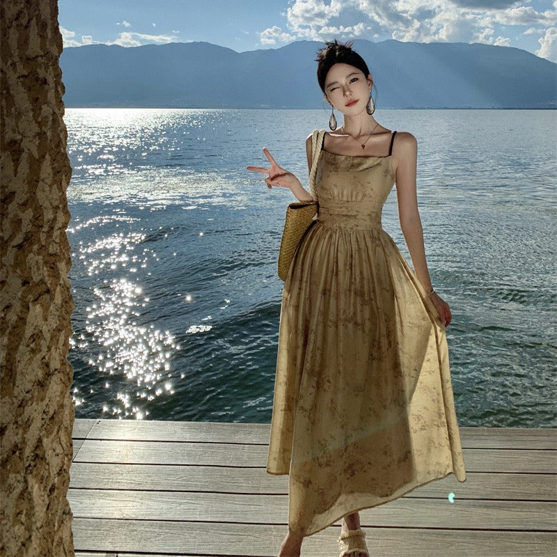 2025 New Chinese ink painting retro court oil painting high-end printing long dress women's high waist and thin holiday suspender dress