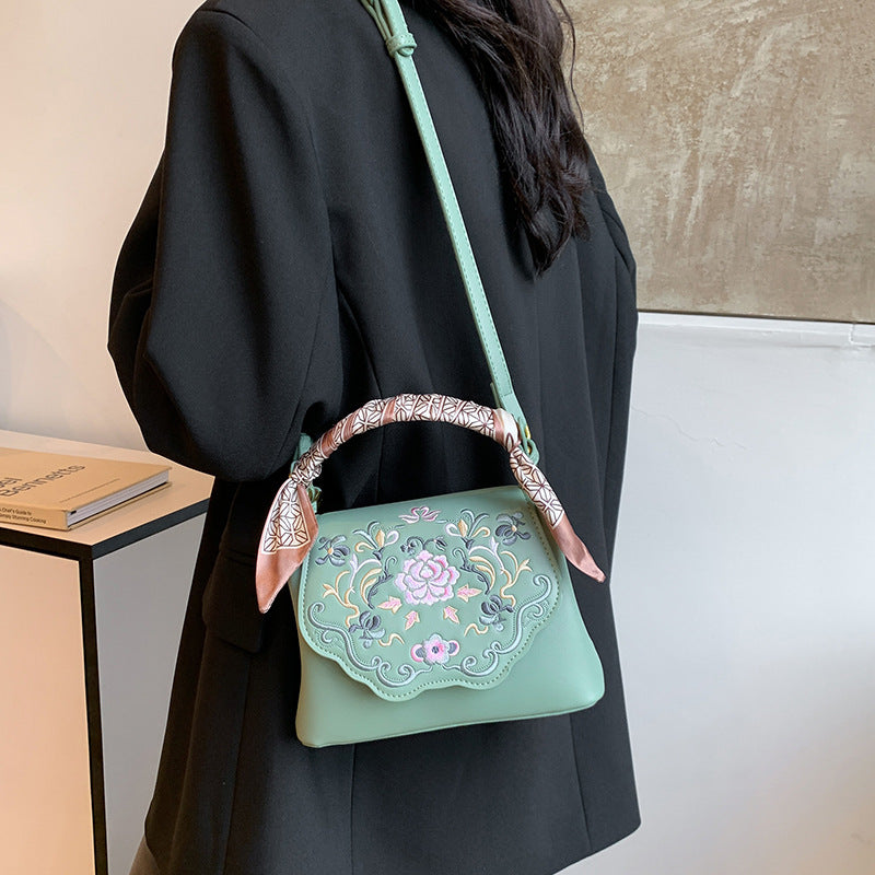 2025 Bag autumn women's popular new fashion Chinese style embroidery literary messenger bag niche high-end shoulder bag women