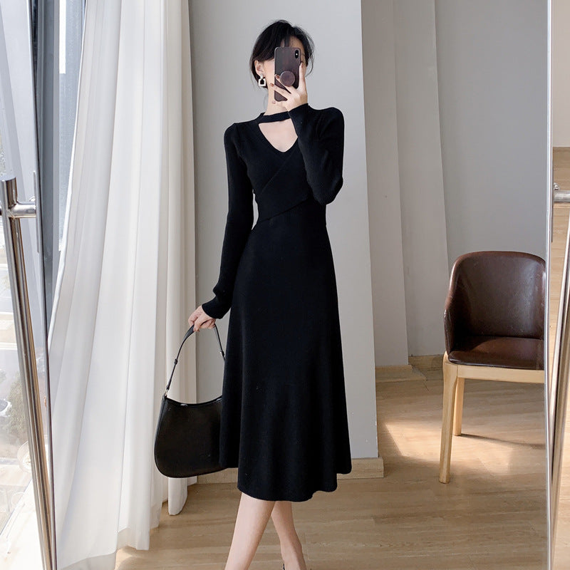 2025 Design sense niche neck knitted dress women's 2025 autumn and winter new waist thin bottom with medium and long dress