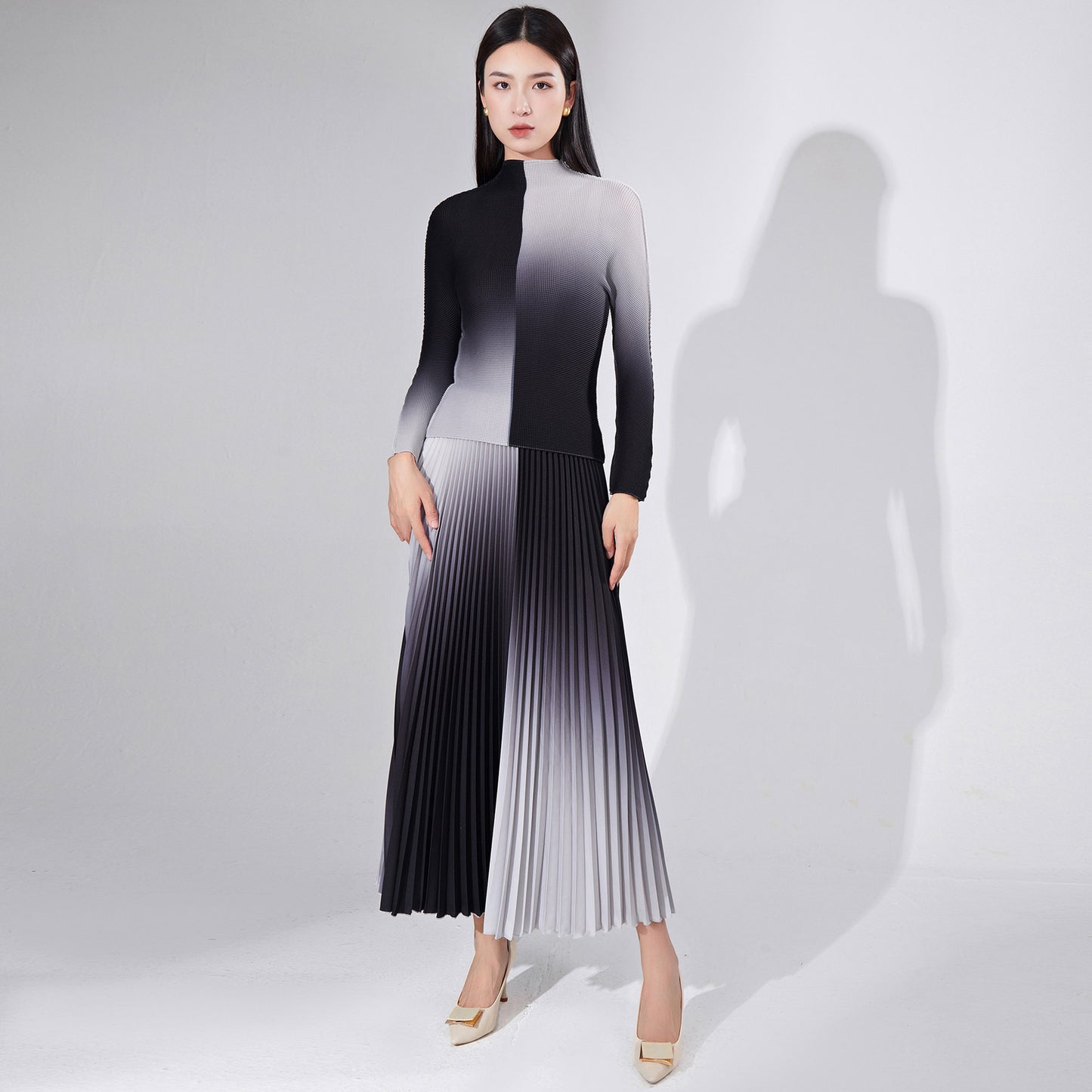 2025 suit women's fashion high-end women's clothing Popular style gradual change long-sleeved T-shirt bottoming shirt drape pleated skirt two-piece set