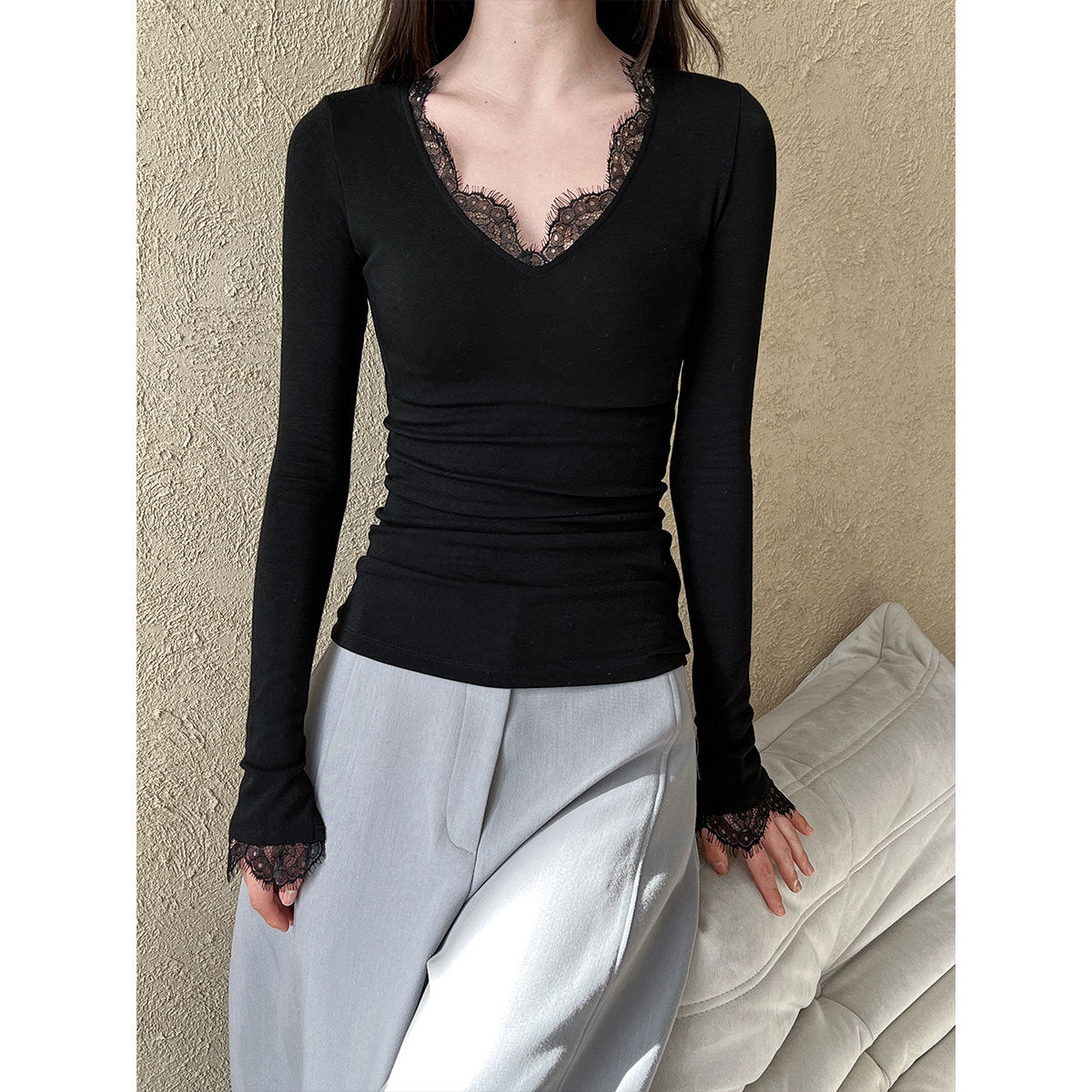 Luxi, sexy pure desire style V-neck lace lace bottoming shirt women's spring new design sense T-shirt 2862