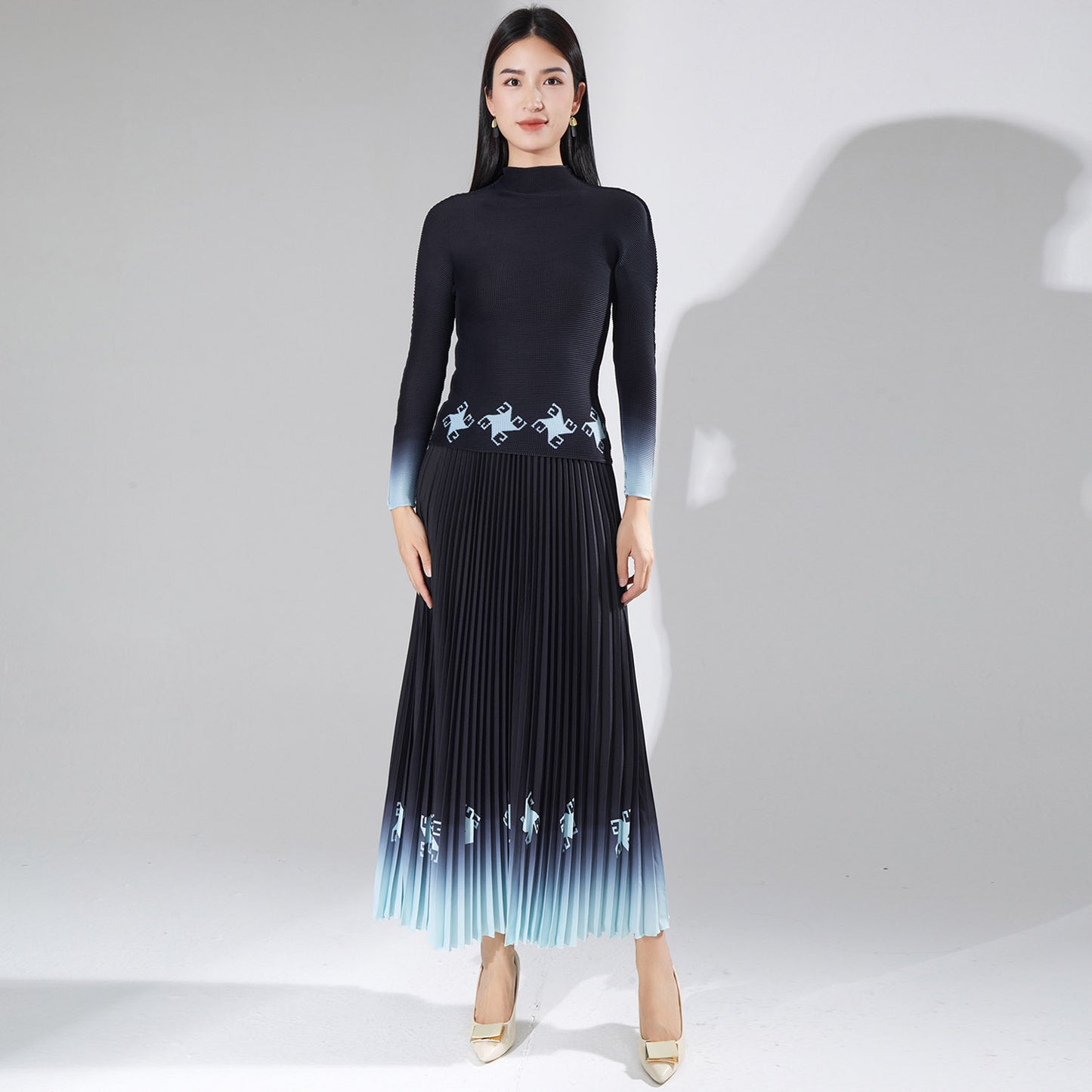 2025 Pleated suit women's fashion two-piece set spring and summer new printed slim-fit top pendant versatile skirt