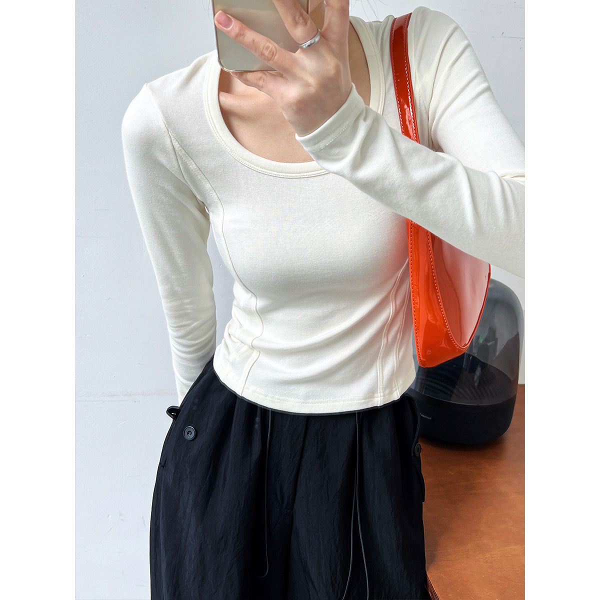 Luxi, Spice Girl splicing slim-fit exposed collarbone soft waxy bottoming shirt autumn new big U-neck long-sleeved T-shirt women 2988