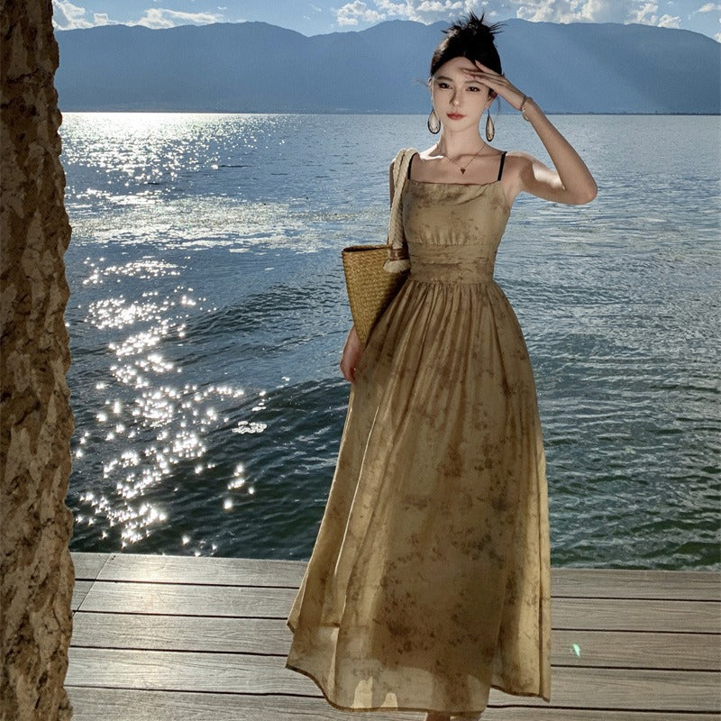 2025 New Chinese ink painting retro court oil painting high-end printing long dress women's high waist and thin holiday suspender dress