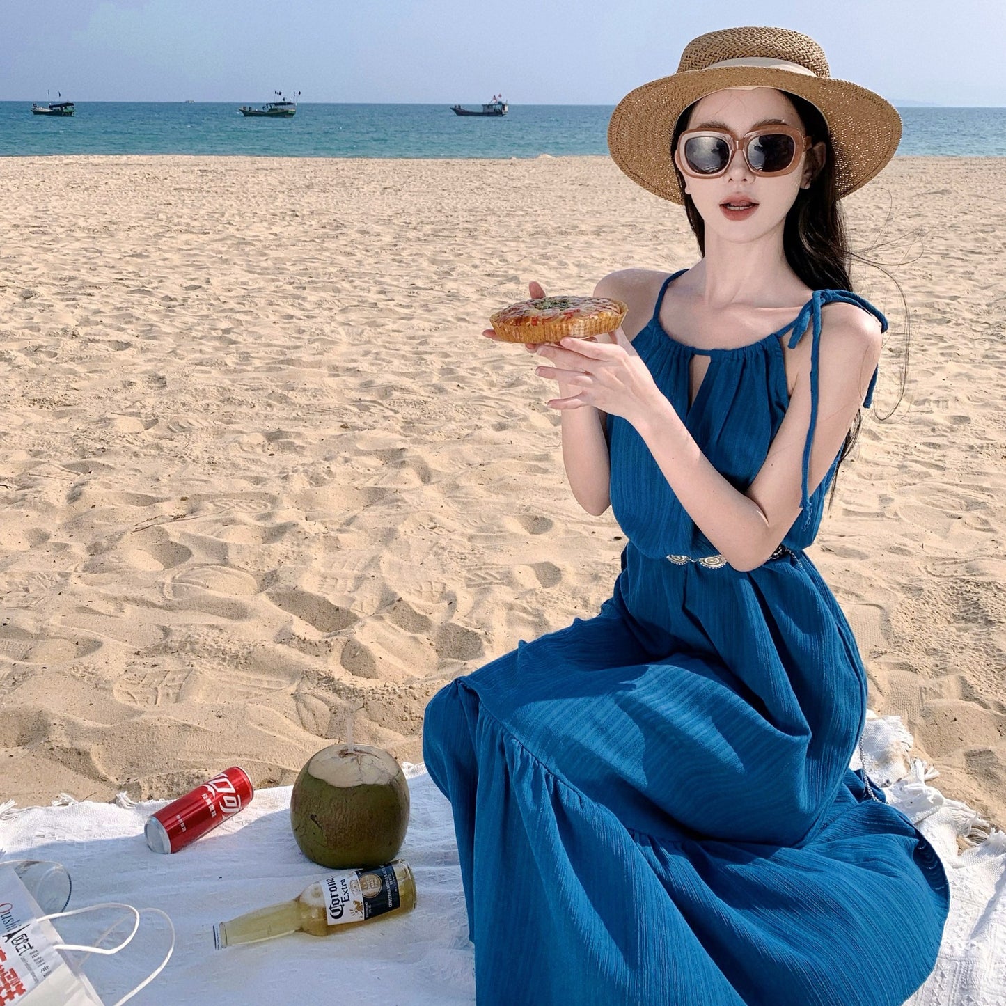2025 Summer beach retro elegant white neck dress travel vacation style fashion design sense long dress women