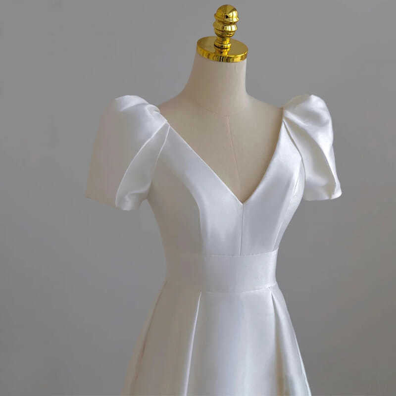 2025 Simple light wedding dress new satin bride wedding atmosphere Hepburn style retro light yarn going out yarn women