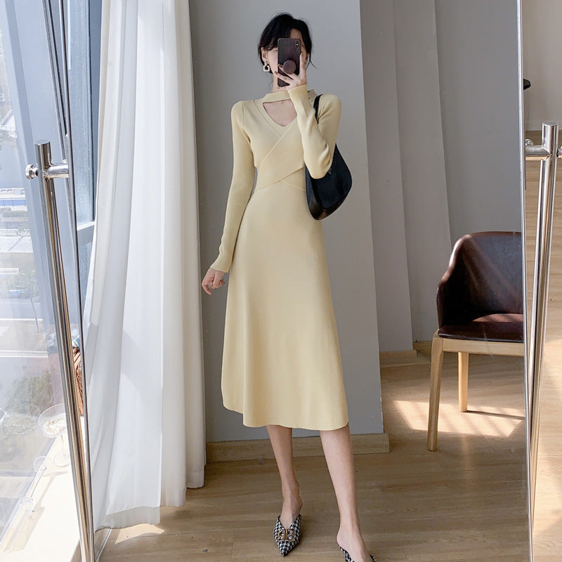 2025 Design sense niche neck knitted dress women's 2025 autumn and winter new waist thin bottom with medium and long dress