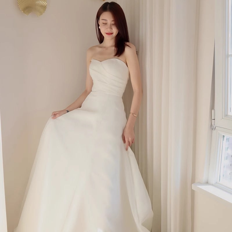 2025 Simple tube top light wedding dress new satin small trailing bride wedding temperament travel photography go out yarn woman