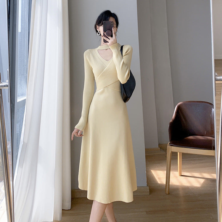 2025 Design sense niche neck knitted dress women's 2025 autumn and winter new waist thin bottom with medium and long dress