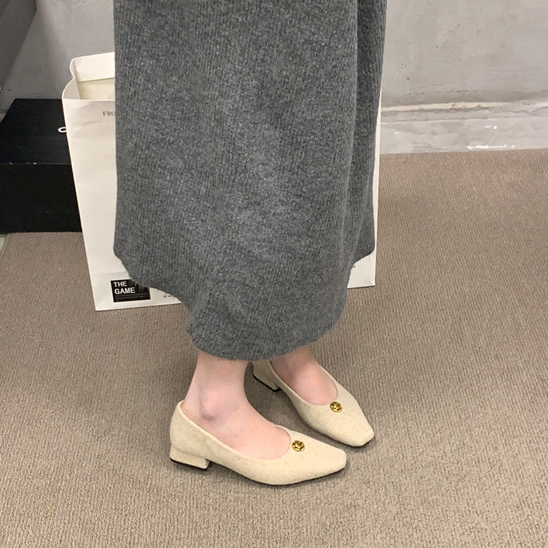 2025 Gentle velvet thick heel single shoes autumn and winter new camellia temperament square head commuting ladyshoes