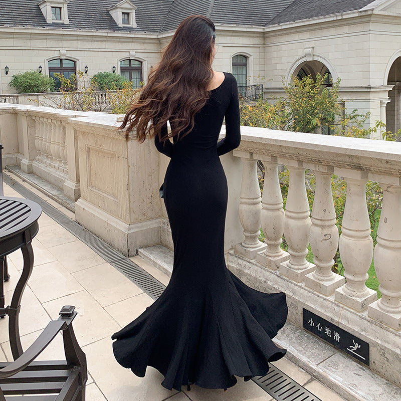 2025 black square neck long-sleeved dress women's autumn 2025 new temperament waist Spice girl hip-wrapped fishtail dress