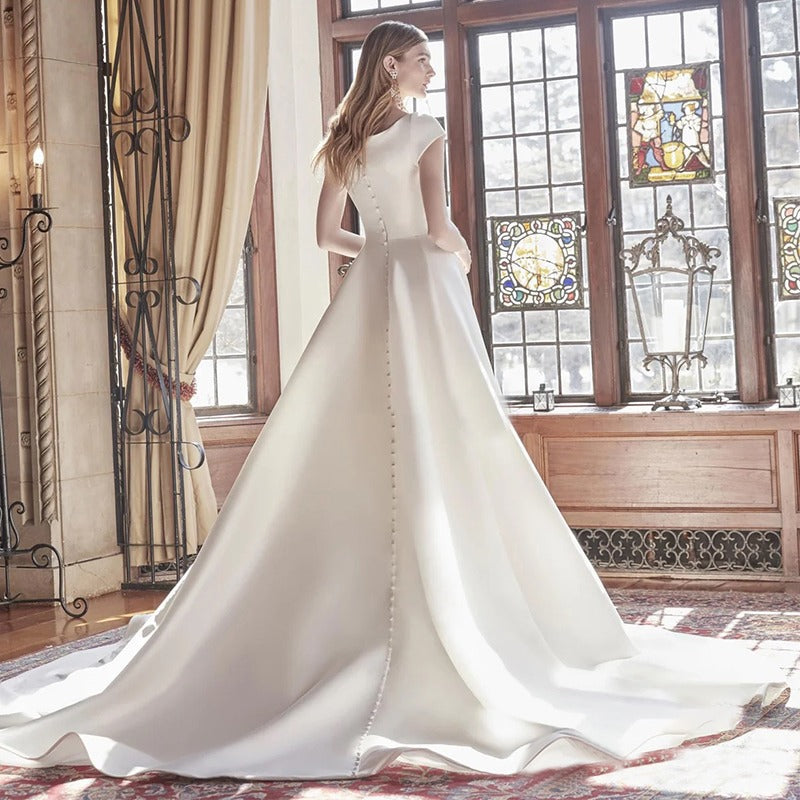 2025 retro light wedding dress new tube top one-word shoulder out yarn temperament satin white evening dress skirt women