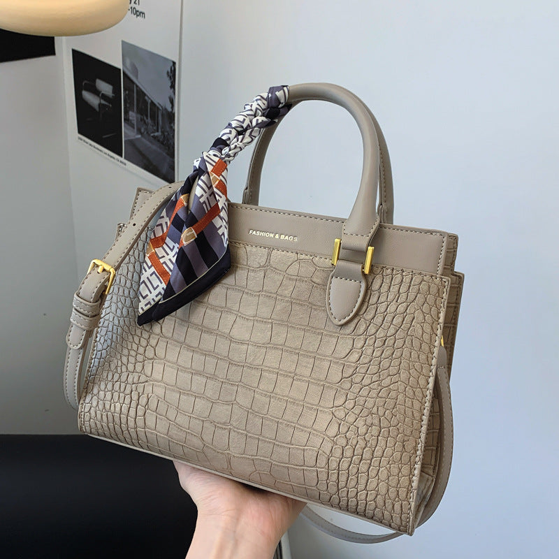 2025 Bag Autumn Women's popular High-end Crocodile Pattern Handbag Simple Texture Fashion Shoulder Bag Work Commuter Bag