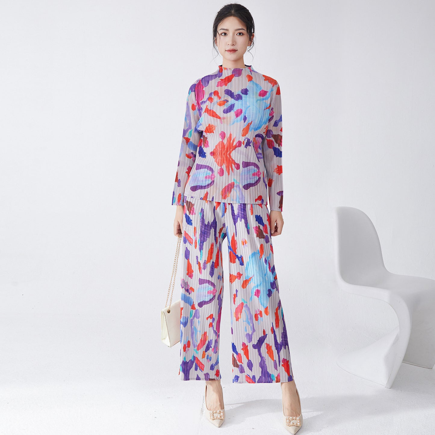 2025 suit, autumn two-piece set, high-end wear, a complete set of printed long-sleeved T-shirts, tops, and versatile straight-leg pants are trendy.