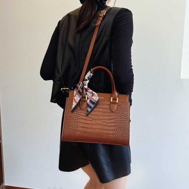 2025 Bag Autumn Women's popular High-end Crocodile Pattern Handbag Simple Texture Fashion Shoulder Bag Work Commuter Bag