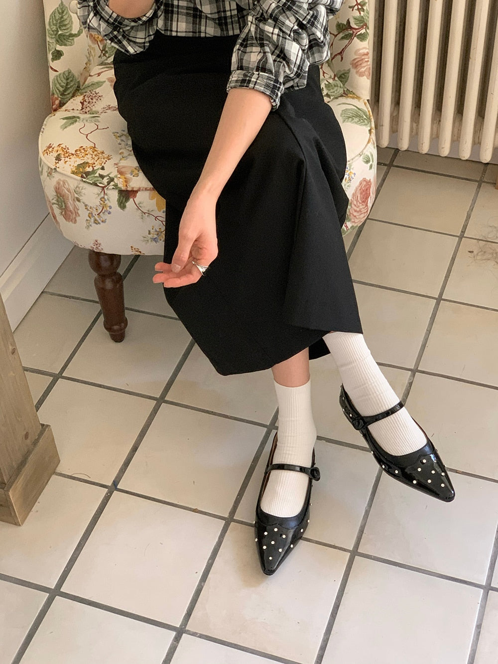 xiangtuibao Pointed Toe Women Loafers Ballet Shoes New Arrivals Autumn Spring Black Gold White Belt Buckle Flat Heels Fashion Slides