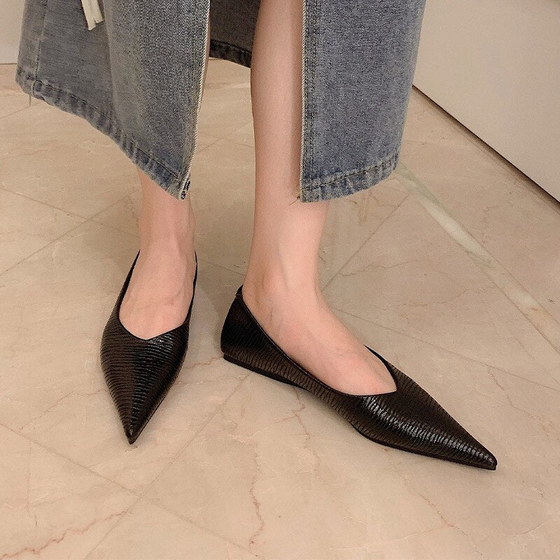 Women's Flats Shoes Summer Outdoor Casual Shoes Slip-on Loafers Shallow Pointed Toe Fashion Female Shoes New Design Flats