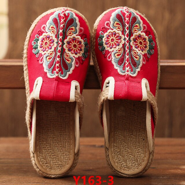 xiangtuibao New Fashion Women Shoes Flats Casual Ladies Shoes Hand Woven Shoes Ancient Style Embroidered Round Toe Canvas Slip-on Beach