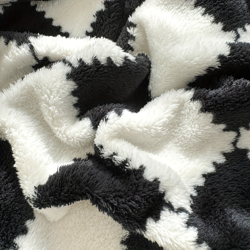 1pc Cozy Traditional Style Plaid Flannel Blanket, Red And White Or Black And White, Soft Panda Velvet (Polyester Fiber), Warm Travel Pet Blanket For Dogs And Cats, Washable