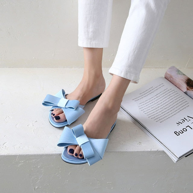 Wearing flat slippers women's shoes Korean version of the summer new large bow satin round head sandals Wild half slippers