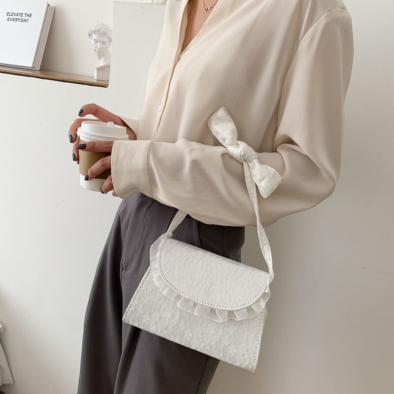Elegant Fashion Women Shoulder Bags Lace Design Bow Chains Sweet Handbags Retro Flaps Crossbody Bag Trendy Lady Mesh Ruffles Ins