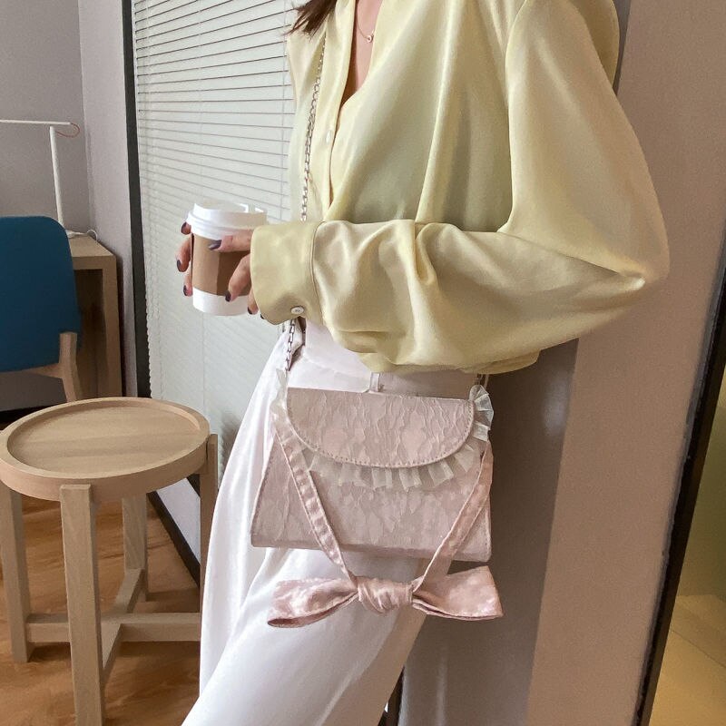 Elegant Fashion Women Shoulder Bags Lace Design Bow Chains Sweet Handbags Retro Flaps Crossbody Bag Trendy Lady Mesh Ruffles Ins