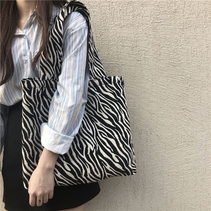 Fashion Large Capacity Zebra Canvas Handbag Women Bag Luxury Shoulder Bag New Shopping Tote Bag Casual Travel Underarm bag