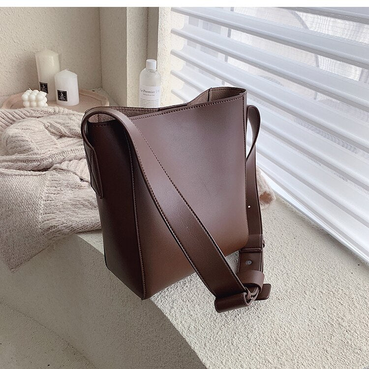 Casual Wide Strap Buckets Bag Designer Women Shoulder Bags Luxury Pu Crossbody Bag Large Capacity Messenger Bag Simply Purses
