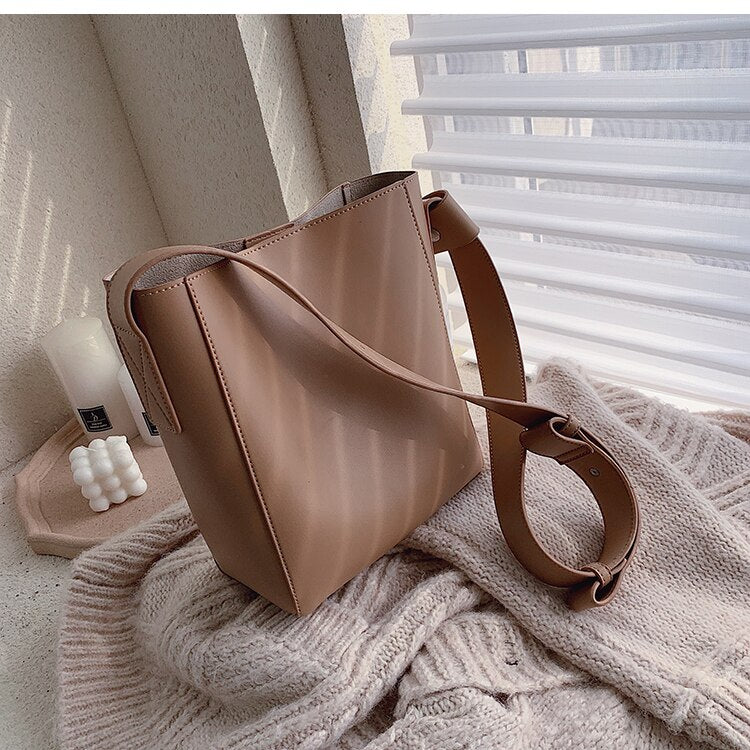 Casual Wide Strap Buckets Bag Designer Women Shoulder Bags Luxury Pu Crossbody Bag Large Capacity Messenger Bag Simply Purses