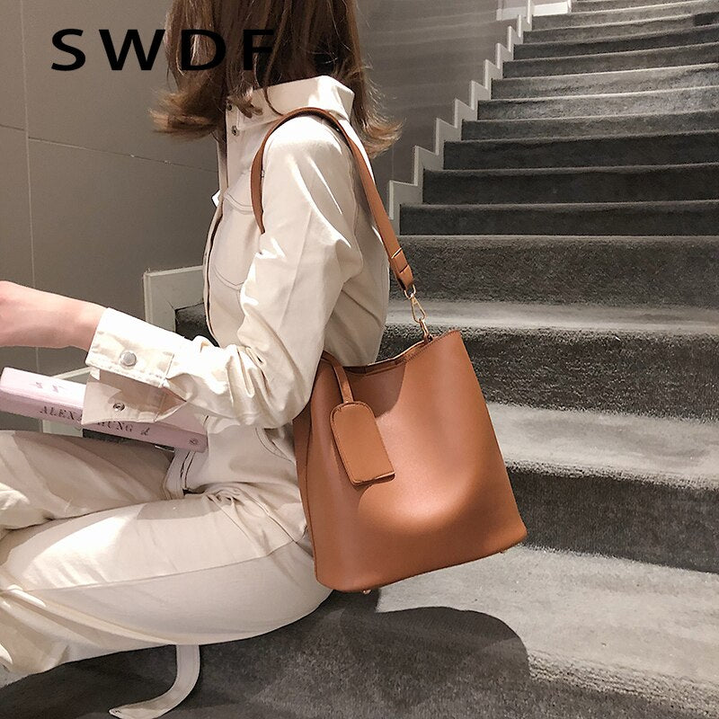 Casual Wide Strap Buckets Bag Designer Women Shoulder Bags Luxury Pu Crossbody Bag Large Capacity Messenger Bag Simply Purses
