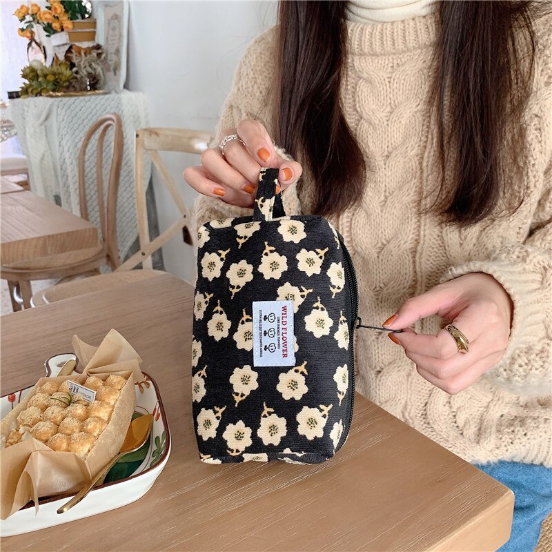 Zipper Lipsticks Toilet Make Up Brush Bag Makeup Pouch 3D Flower Print Cosmetic Bag Vintage Style Women Pencil Case Makeup Bags