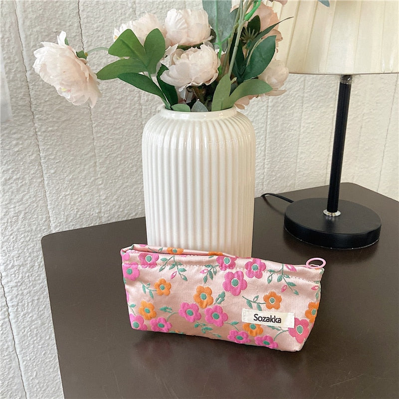 Zipper Lipsticks Toilet Make Up Brush Bag Makeup Pouch 3D Flower Print Cosmetic Bag Vintage Style Women Pencil Case Makeup Bags