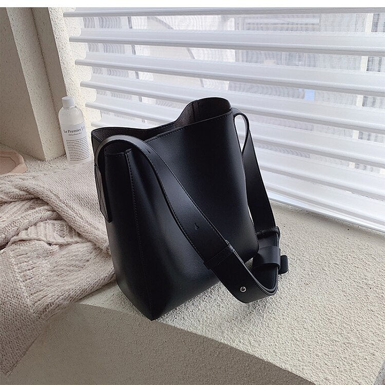 Casual Wide Strap Buckets Bag Designer Women Shoulder Bags Luxury Pu Crossbody Bag Large Capacity Messenger Bag Simply Purses