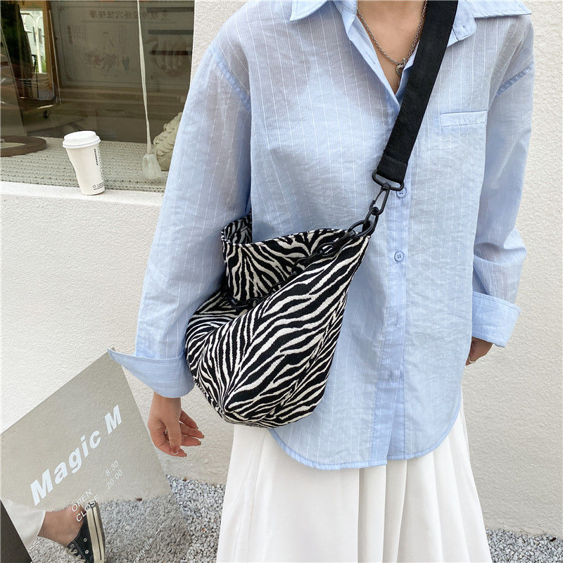 Zebra Pattern Shoulder Bags Women French Style Large Capacity Cross-body Bag Portable Texture Chains Handbags Casual Tote Femme