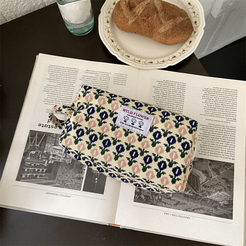 Zipper Lipsticks Toilet Make Up Brush Bag Makeup Pouch 3D Flower Print Cosmetic Bag Vintage Style Women Pencil Case Makeup Bags