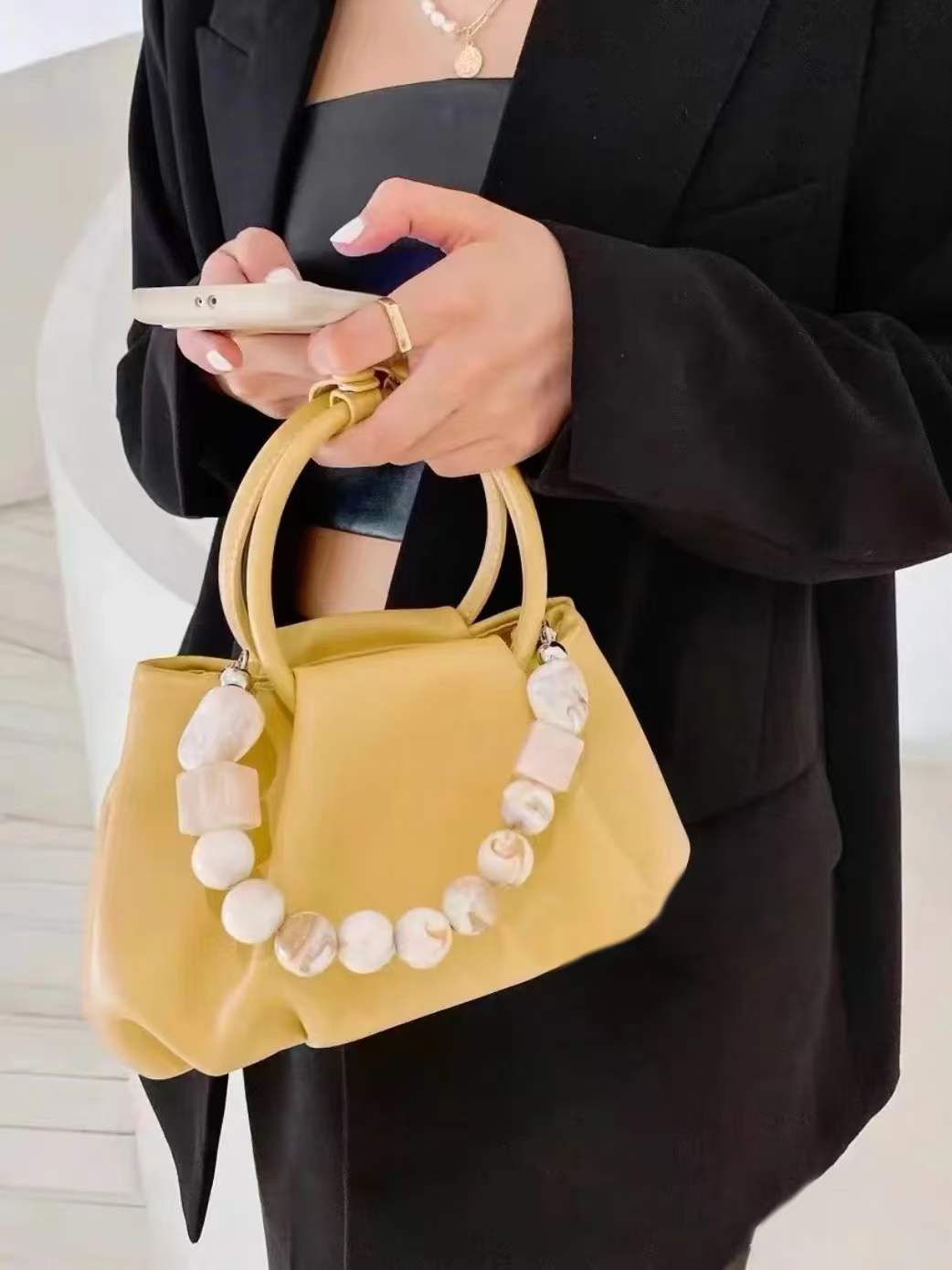 Ins Hot Fashion Soft Ruched Tote Hobo Bag Soft Leather Hobo Shoulder Bag with Pearl String Handle Unique