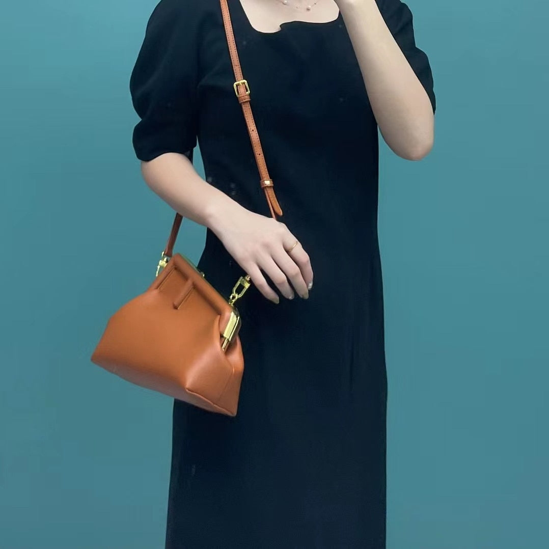 New Female Brand Design Genuine Cowhide Leather Clip Handbag Chain Messenger Bag Clip Clutches Lipstick Mini Bag Women Bag