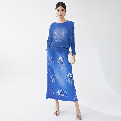 2025 Women's commuter wear age-reducing suit, bat sleeve T-shirt top, split-ended skirt, Xiaoxiangfeng two-piece set