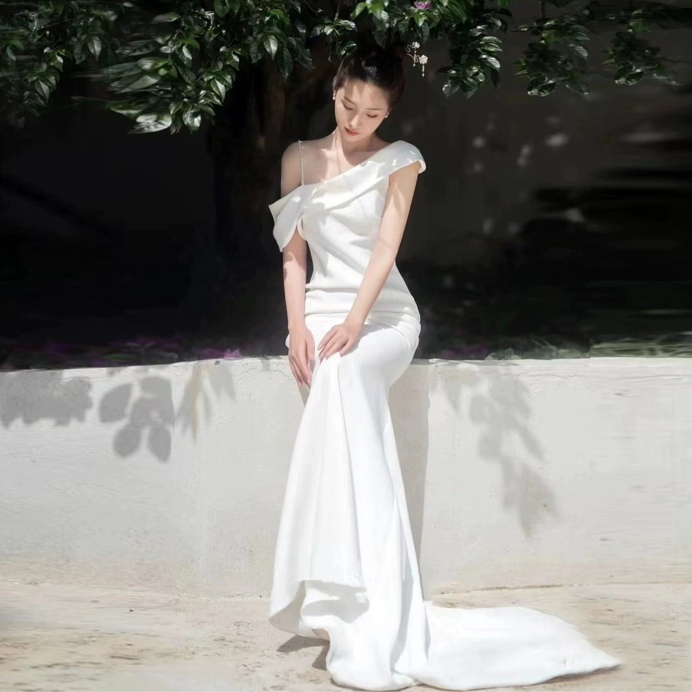 2025 light wedding dress bride simple temperament fish tail satin door yarn single shoulder super fairy trailing dress advanced sense