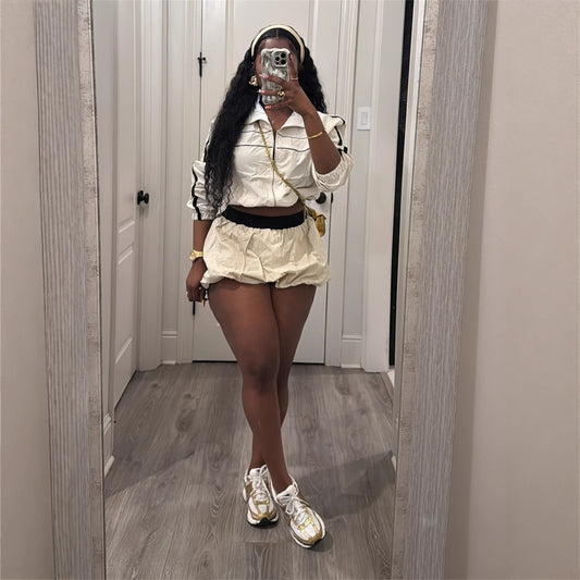 In the summer of , Popular,  and other New Popular trade will explode with exposed navel zippers, short-sleeved tops, waist-wrapped hips, short skirt suits, women