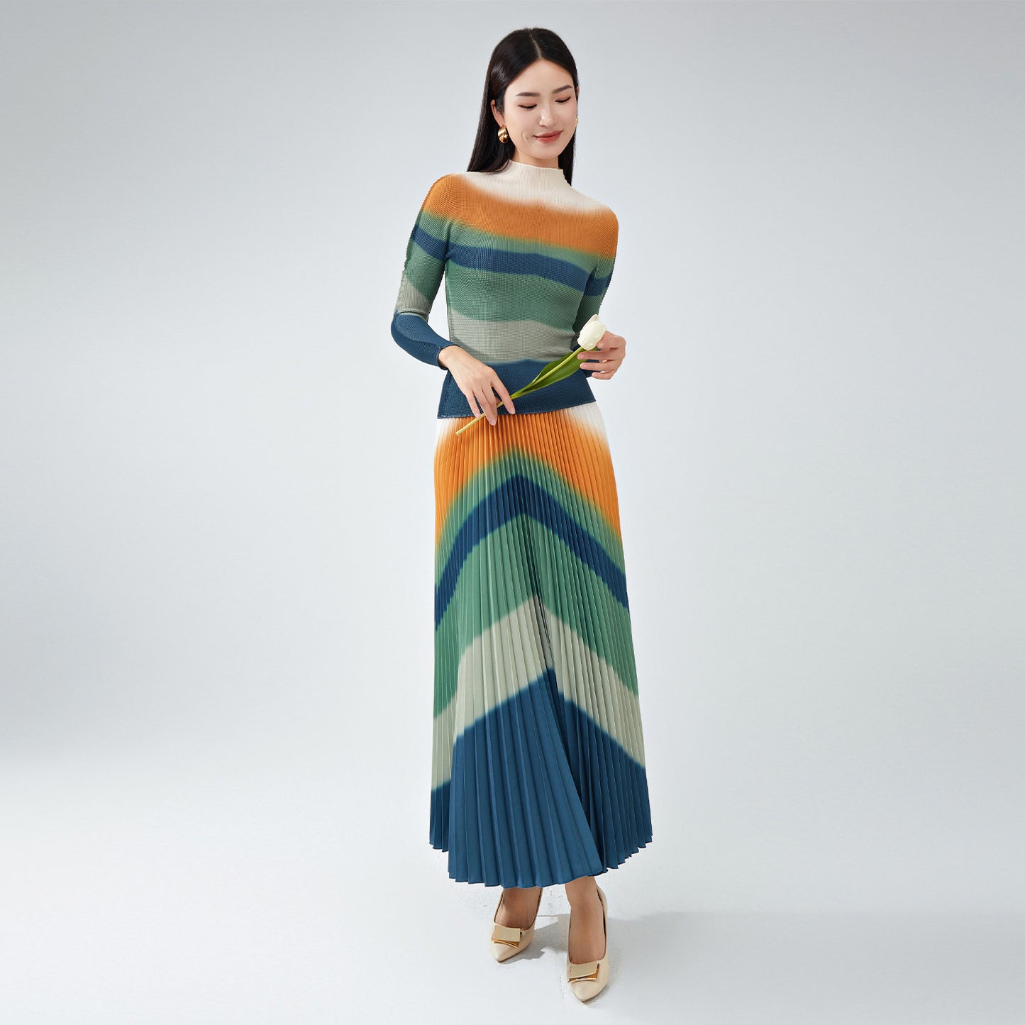 2025 Nanyou high-end women's clothing temperament high-end spring suit fashion gradual change top skirt fold two-piece tide