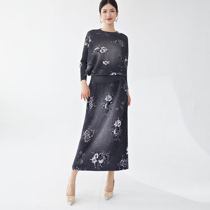 2025 Women's commuter wear age-reducing suit, bat sleeve T-shirt top, split-ended skirt, Xiaoxiangfeng two-piece set