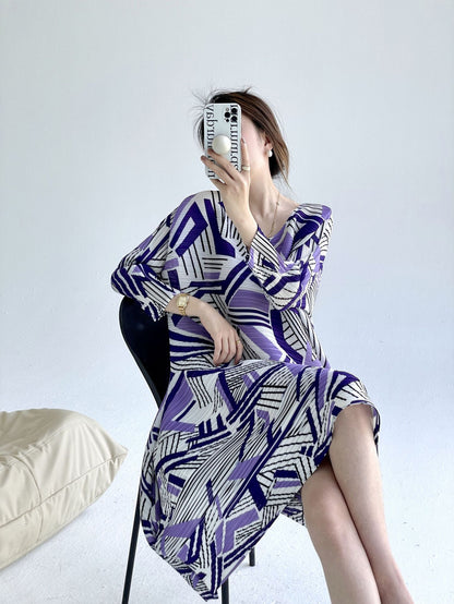 Xiaohongshu grass planting model Sanzhai  spring new fashion light luxury printing design thin pleated dress women