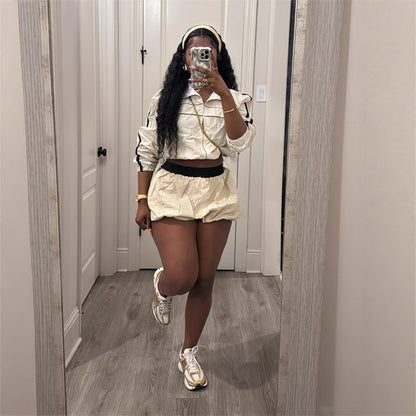 In the summer of , Popular,  and other New Popular trade will explode with exposed navel zippers, short-sleeved tops, waist-wrapped hips, short skirt suits, women