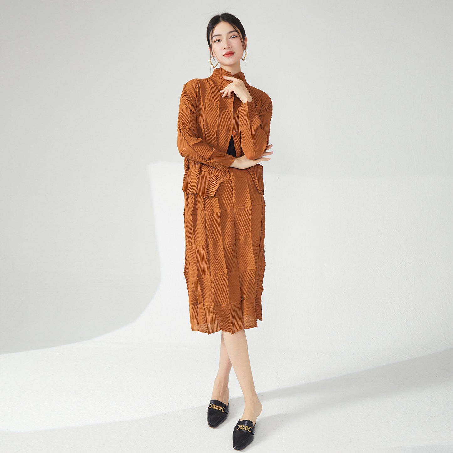 2025 Nanyou high-end women's clothing Sanzhai spring and autumn suit skirt single-breasted pleated shirt jacket straight skirt pleated two-piece set