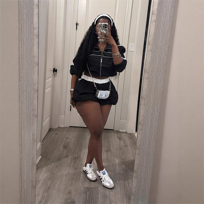 In the summer of , Popular,  and other New Popular trade will explode with exposed navel zippers, short-sleeved tops, waist-wrapped hips, short skirt suits, women