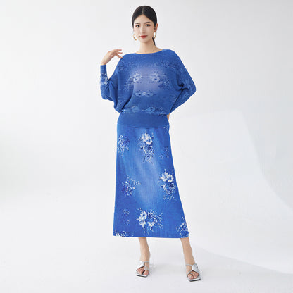 2025 Women's commuter wear age-reducing suit, bat sleeve T-shirt top, split-ended skirt, Xiaoxiangfeng two-piece set