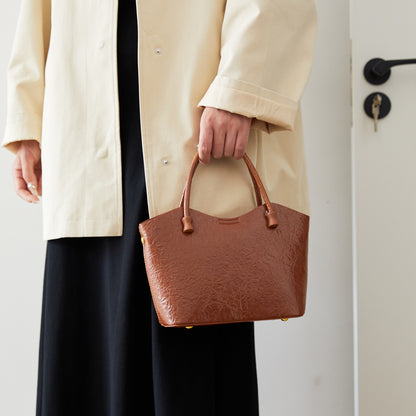 2025 Bag autumn women's popular new simple and fashionable handbag versatile glossy high-end women's bag niche messenger bag