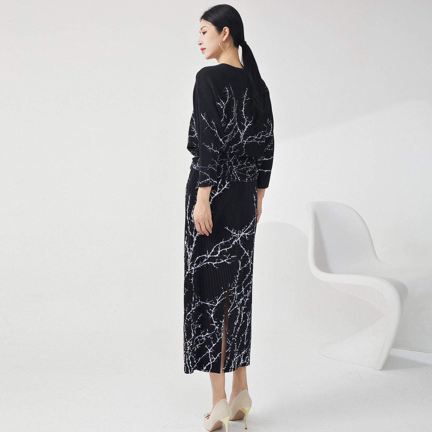 2025 Fashion Women's High-end Suit Light Luxury Age Reduction Bat Sleeve Skinny Top Split Skirt Two-piece Set
